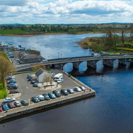 24 Beds In Carrick On Shannon エクステリア 写真
