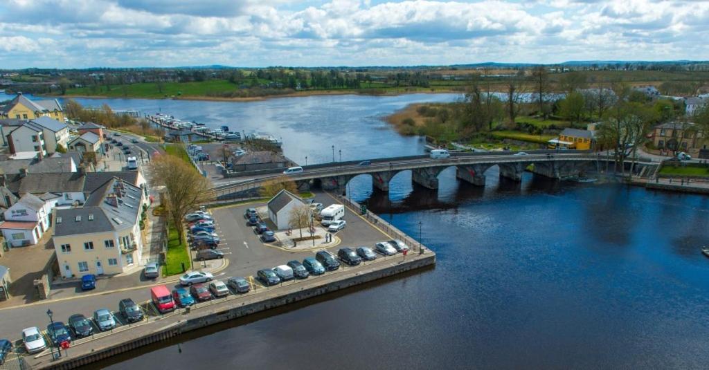 24 Beds In Carrick On Shannon エクステリア 写真